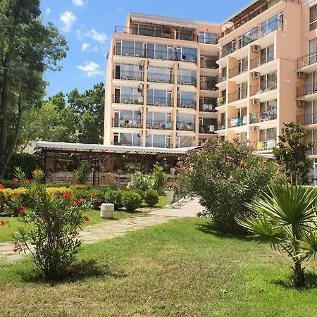 里瓦酒店 - 全包 3*