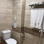 Riva فندق